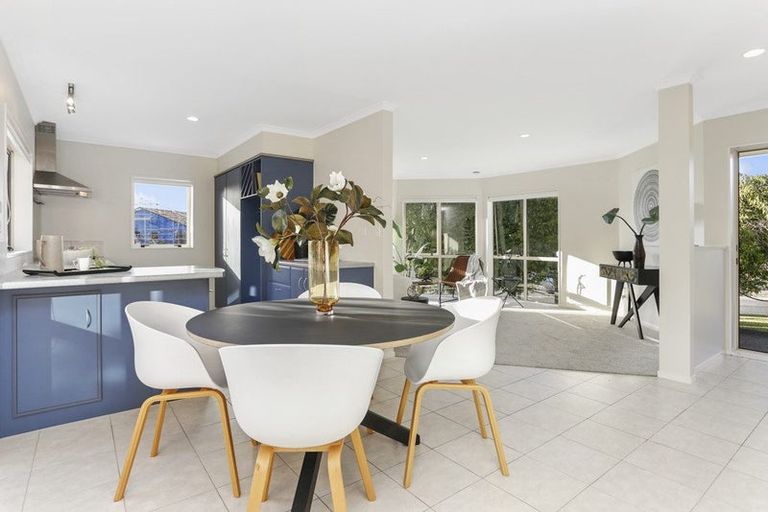 Photo of property in 2a Highland Avenue, Titirangi, Auckland, 0604