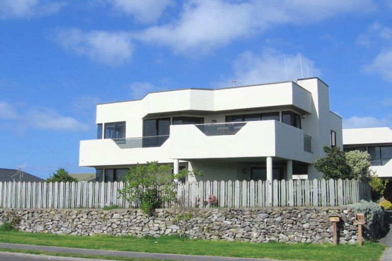 Photo of property in 9b Sunbrae Grove, Mount Maunganui, 3116