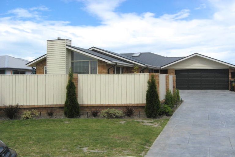 Photo of property in 11 Oratia Grove, Northwood, Christchurch, 8051