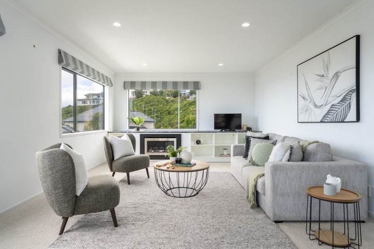 Photo of property in 7 Forbes Lane, Newlands, Wellington, 6037