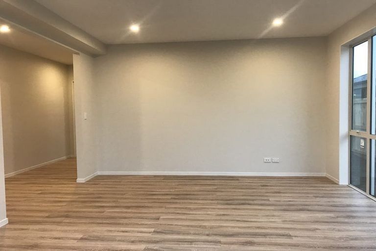 Photo of property in 25 Karokaro Road, Takanini, 2112
