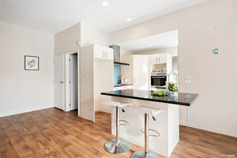 Photo of property in 4/62 Fernhill Way, Oteha, Auckland, 0632