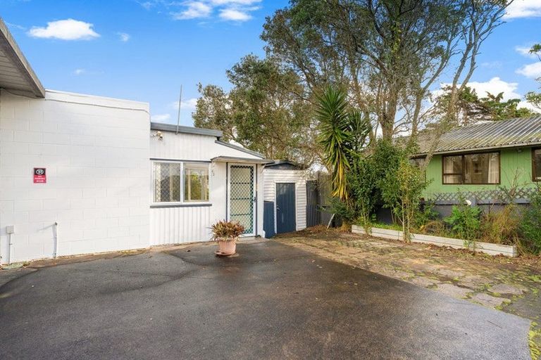 Photo of property in 4/304 Great North Road, Henderson, Auckland, 0612
