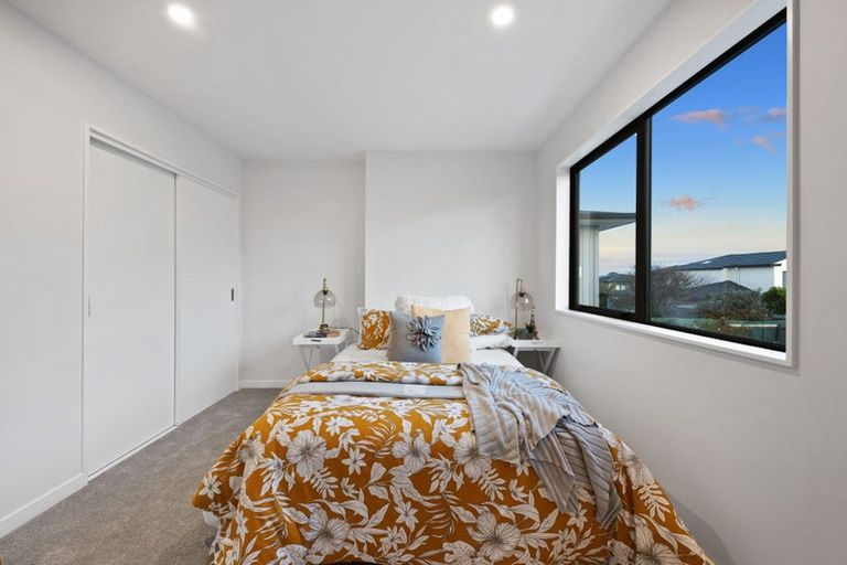 Photo of property in 42b Takutai Avenue, Half Moon Bay, Auckland, 2012