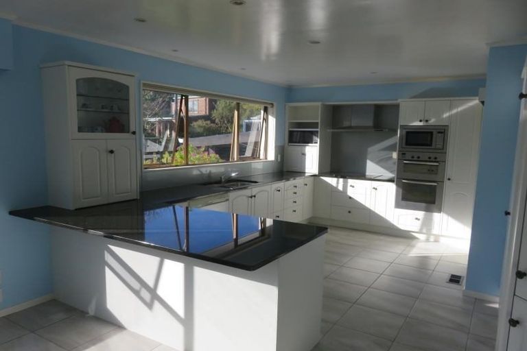 Photo of property in 102 Churton Drive, Churton Park, Wellington, 6037