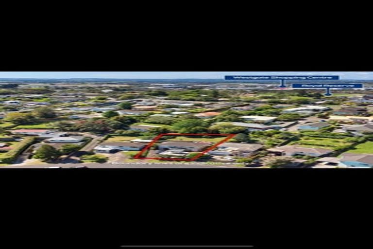 Photo of property in 16 Glenbervie Crescent, Massey, Auckland, 0614