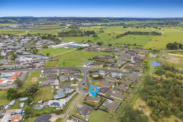 Photo of property in 17 Aitkenhead Court, Parakai, 0830