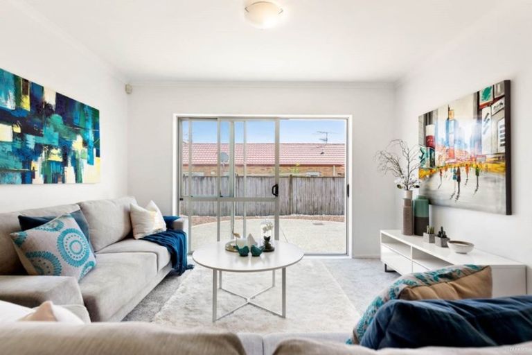 Photo of property in 8 Kilmarnock Avenue, Ranui, Auckland, 0612