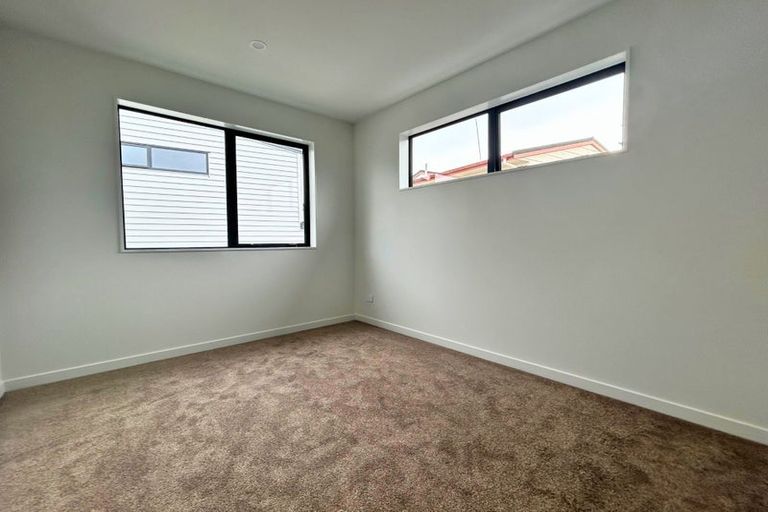 Photo of property in 23c Athena Drive, Totara Vale, Auckland, 0629