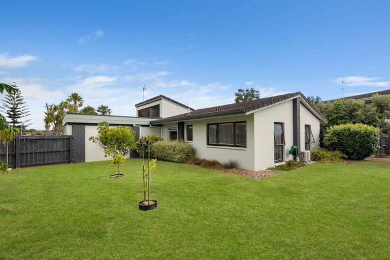 Photo of property in 120 Racecourse Road, Waiuku, 2123