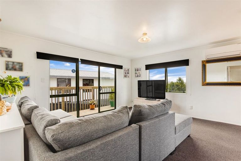 Photo of property in 1 Maywood Crescent, Glen Eden, Auckland, 0602