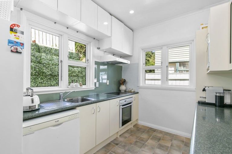 Photo of property in 121 Severn Street, Island Bay, Wellington, 6023
