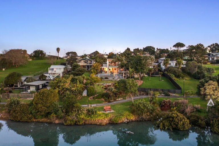 Photo of property in 54 Pohutukawa Avenue, Red Beach, 0932