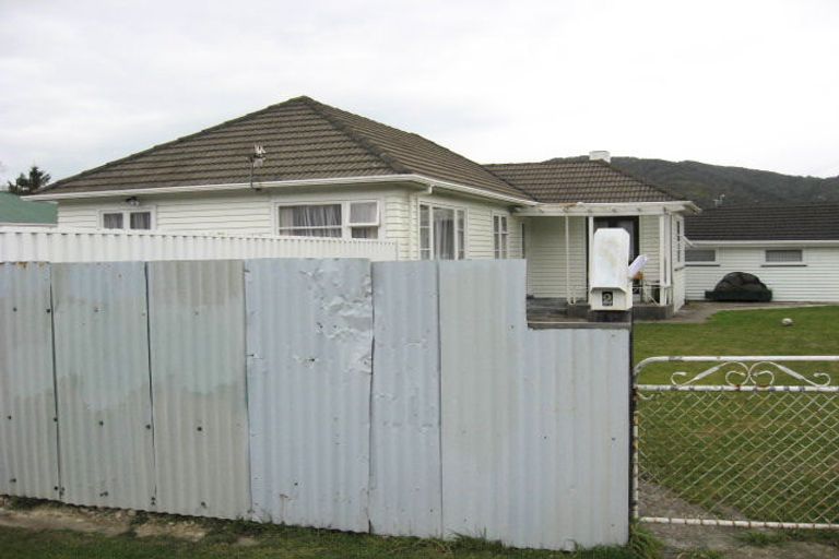 Photo of property in 2 Heath Street, Wainuiomata, Lower Hutt, 5014