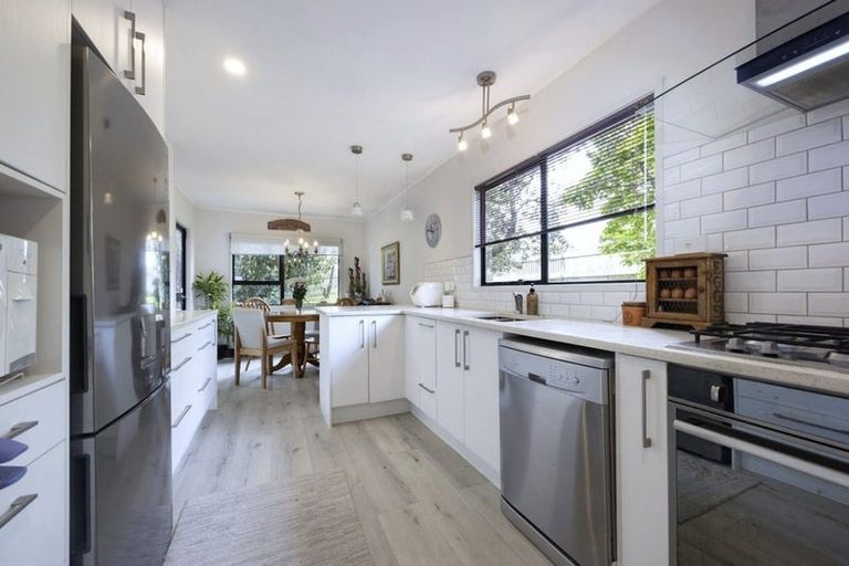 Photo of property in 32 Moire Road, Massey, Auckland, 0614