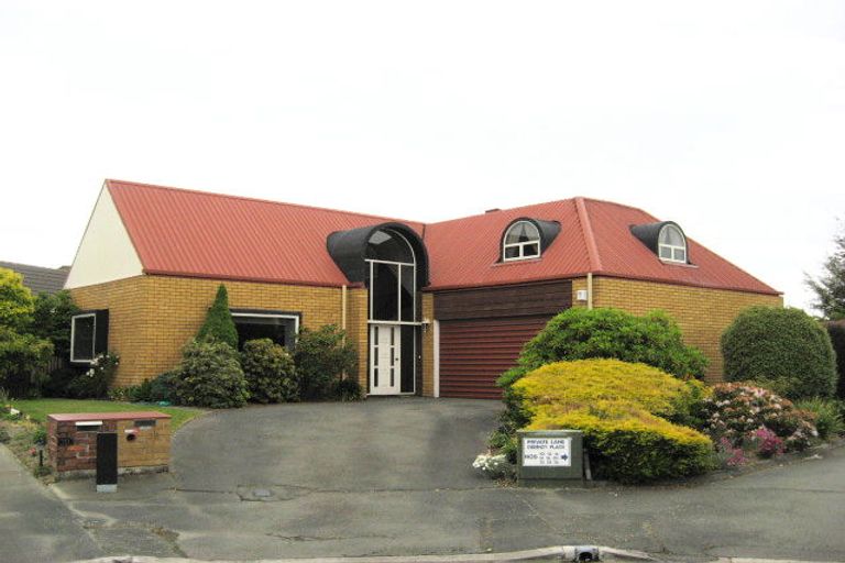 Photo of property in 28 Derenzy Place, Avonhead, Christchurch, 8042