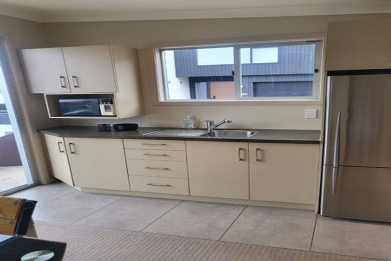 Photo of property in 16 The Parade, Bucklands Beach, Auckland, 2012