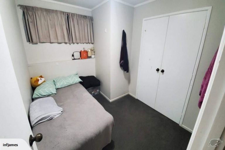 Photo of property in 146 Glenfield Road, Birkenhead, Auckland, 0626