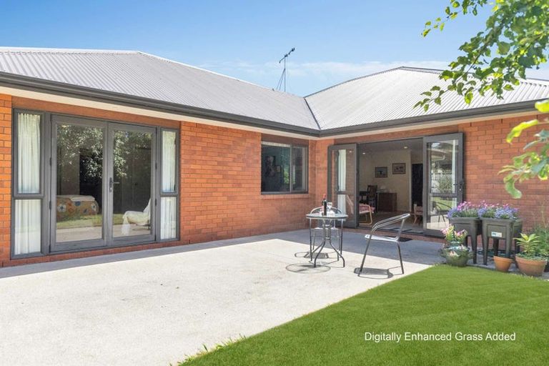 Photo of property in 8a Norfolk Drive, Cambridge, 3434