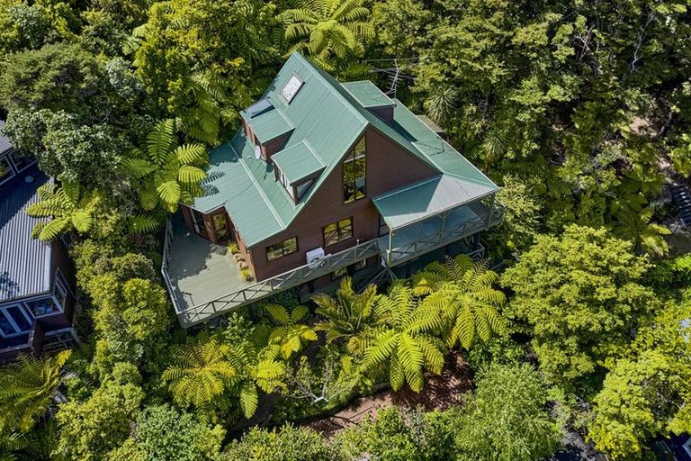 Photo of property in 126a Cheviot Road, Lowry Bay, Lower Hutt, 5013