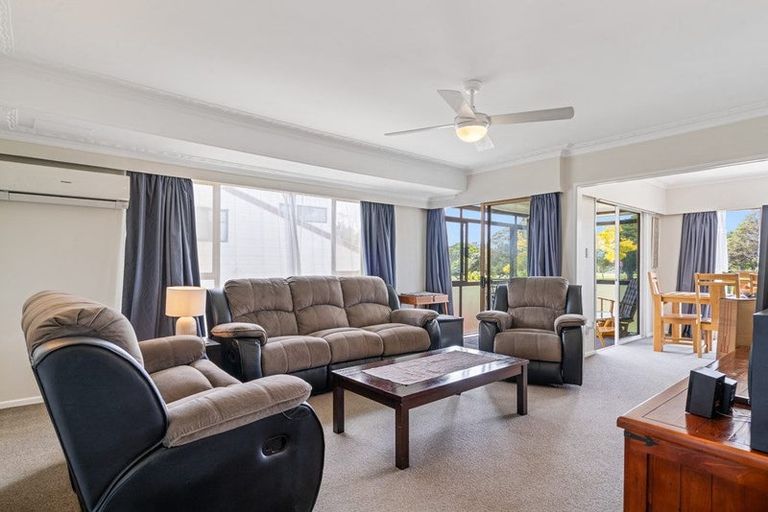 Photo of property in 76 Racecourse Road, Waiuku, 2123