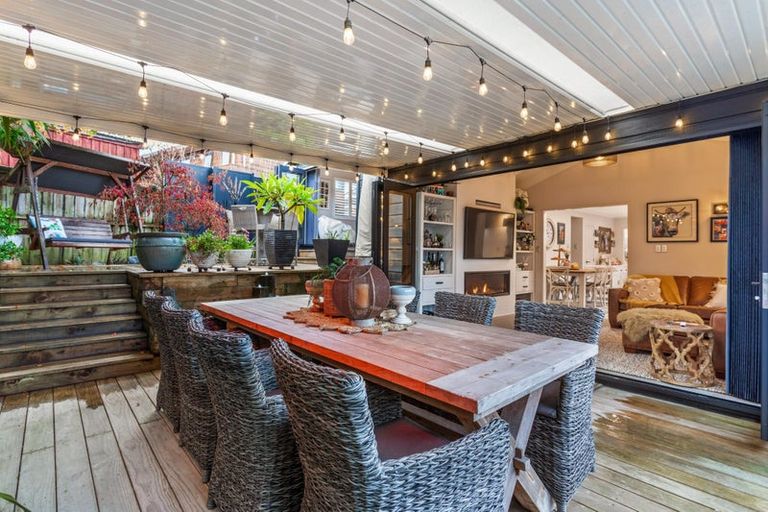 Photo of property in 6 Oystergrove Road, West Harbour, Auckland, 0618