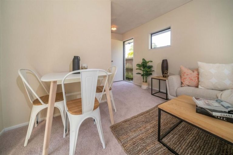 Photo of property in 15 Cunliffe Road, Redwood, Christchurch, 8051
