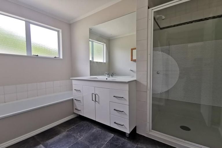 Photo of property in 28 Kaitangata Crescent, Kelson, Lower Hutt, 5010