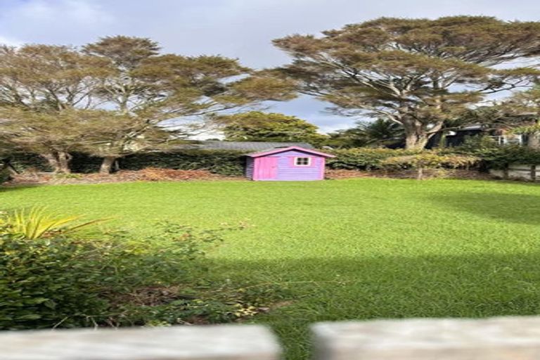 Photo of property in 60 Marine Parade, Mellons Bay, Auckland, 2014