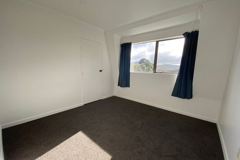 Photo of property in 64 Churton Drive, Churton Park, Wellington, 6037