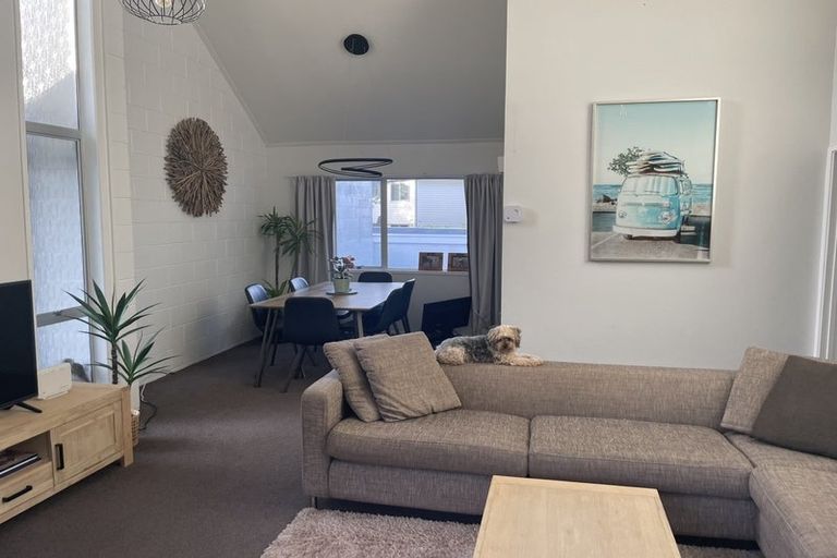 Photo of property in 2/41 Ravenwood Drive, Forrest Hill, Auckland, 0620