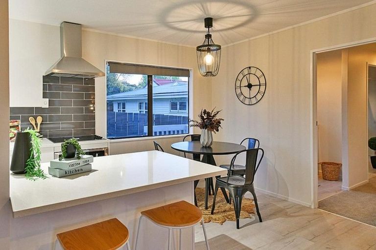 Photo of property in 2/226a Dominion Road, Red Hill, Papakura, 2110