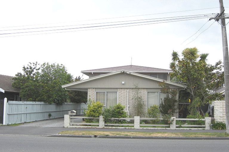 Photo of property in 27 Inwoods Road, Parklands, Christchurch, 8083