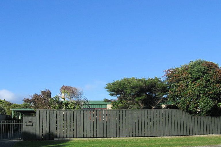 Photo of property in 11 Olive Terrace, Paraparaumu Beach, Paraparaumu, 5032