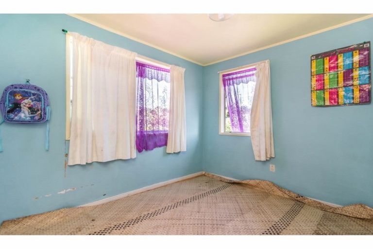 Photo of property in 1 Leo Street, Glen Eden, Auckland, 0602