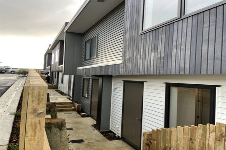 Photo of property in 62u2 Spenmoor Street, Newlands, Wellington, 6037