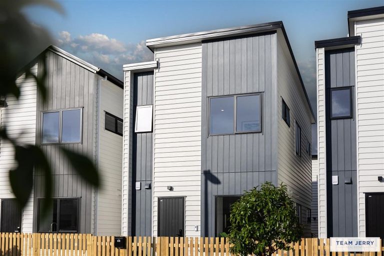 Photo of property in 37a Crestview Rise, Papakura, 2110