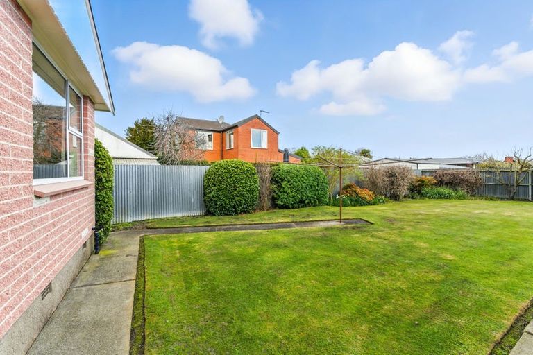 Photo of property in 70 Daniels Road, Redwood, Christchurch, 8051