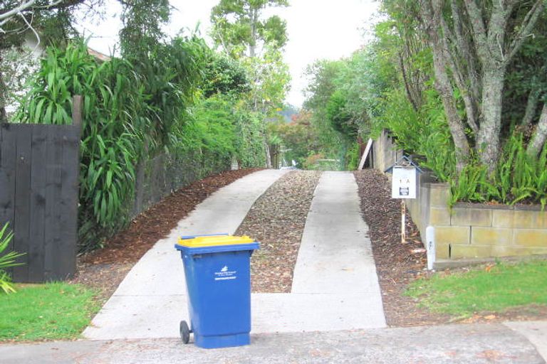 Photo of property in 1a Surat Place, Glen Eden, Auckland, 0602