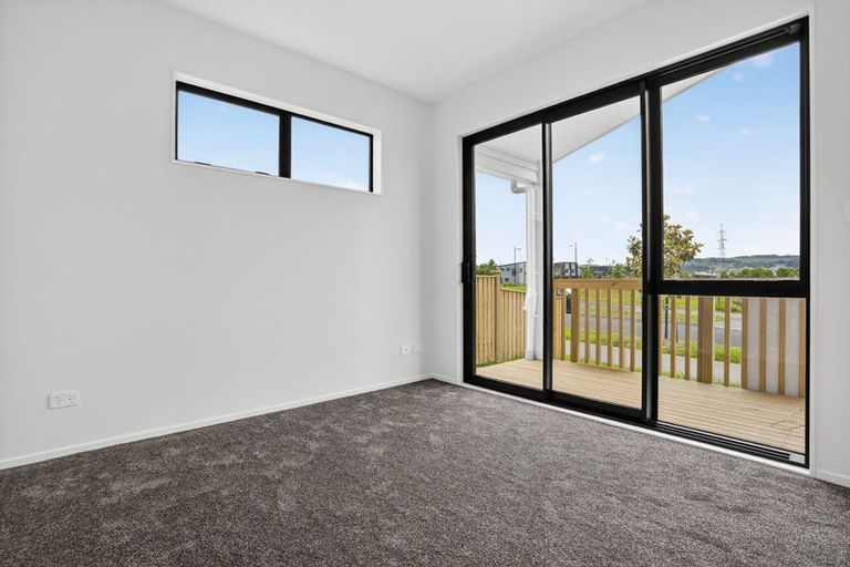 Photo of property in 10 Kaapehu Street, Karaka, 2578
