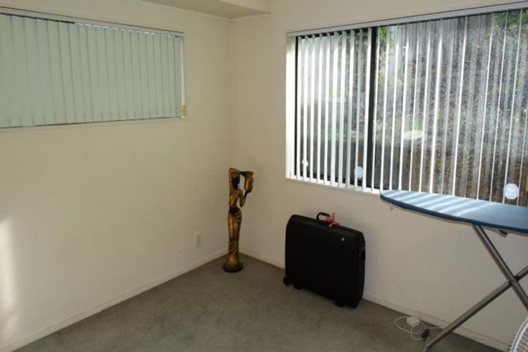 Photo of property in 1 San Fernando Way, Henderson, Auckland, 0612