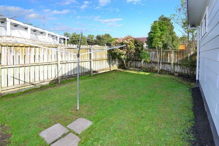 Photo of property in 2/46 Granville Drive, Massey, Auckland, 0614