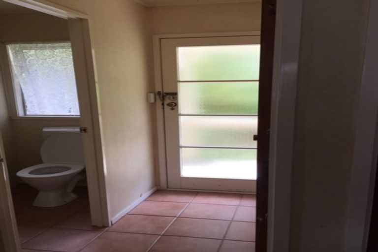 Photo of property in 126 Sunset Road, Unsworth Heights, Auckland, 0632