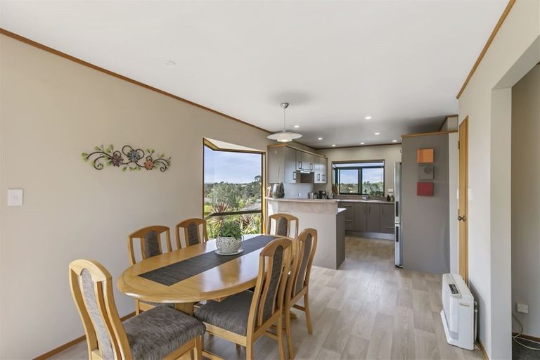 Photo of property in 14 Rifleman Rise, Unsworth Heights, Auckland, 0632