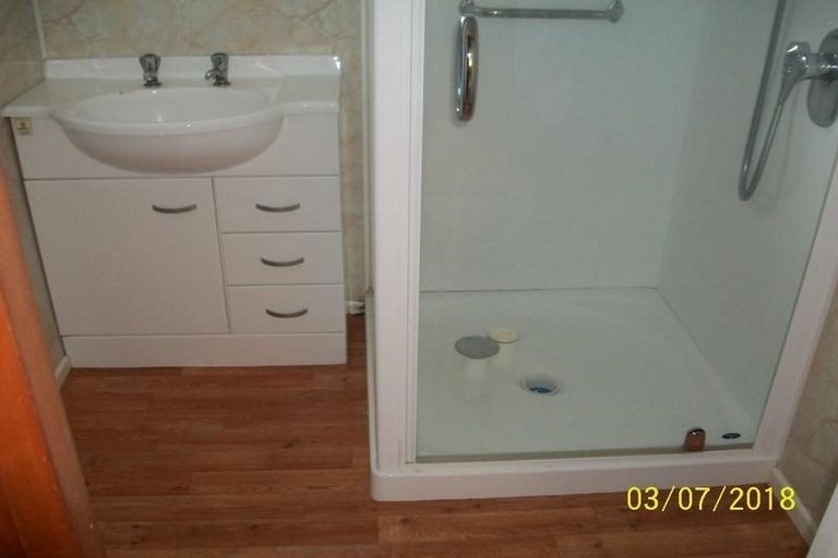 Photo of property in 54 Larnoch Road, Henderson, Auckland, 0610