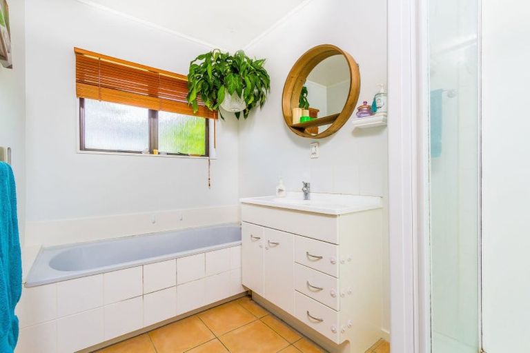 Photo of property in 1/26 Petrel Place, Massey, Auckland, 0614