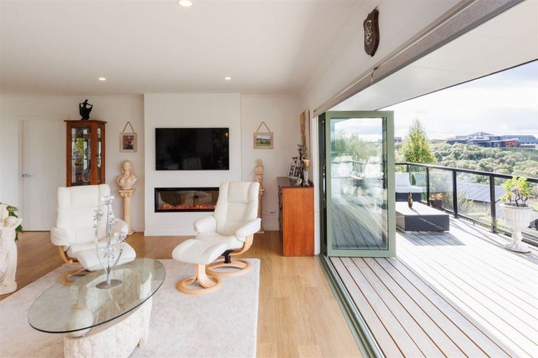 Photo of property in 121 Cashmere Drive, Fitzherbert, Palmerston North, 4410