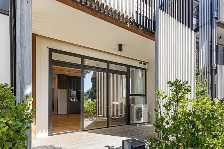 Photo of property in 1/165 Hobsonville Point Road, Hobsonville, Auckland, 0616