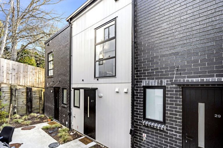 Photo of property in 27 Tokai Place, Glen Eden, 0602