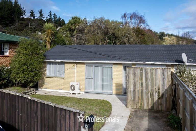 Photo of property in 7 Garth Lane, Maoribank, Upper Hutt, 5018